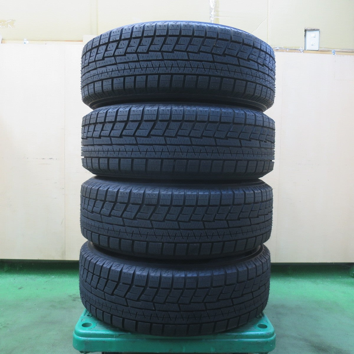 ほぼ未使用!22年★スタッドレス 205/60R16 ヨコハマ アイスガード iG60 社外 アルミ 16インチ PCD100 114.3/5H マルチ★6021709イス