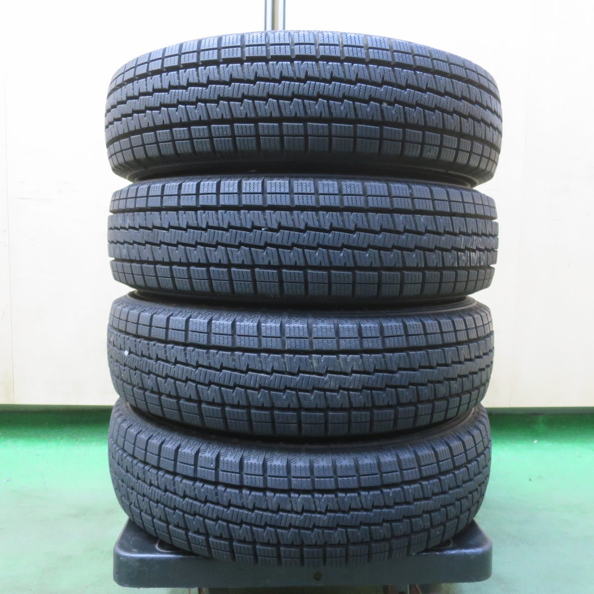 バリ溝!キレイ!9.5分◎スタッドレス 145R12 80/78L クムホ ウインター PorTran CE61 VAN JOKER ジョーカー 12インチ PCD100/4H◎6091101イス