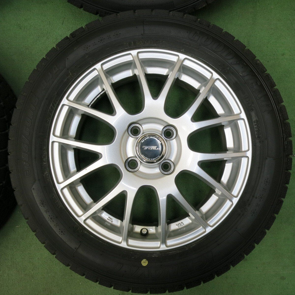 超バリ溝!24年!ほぼ10分★スタッドレス 185/60R15 グッドイヤー アイスナビ7 TOPRUN トップラン 15インチ PCD100/4H★5032511SYス