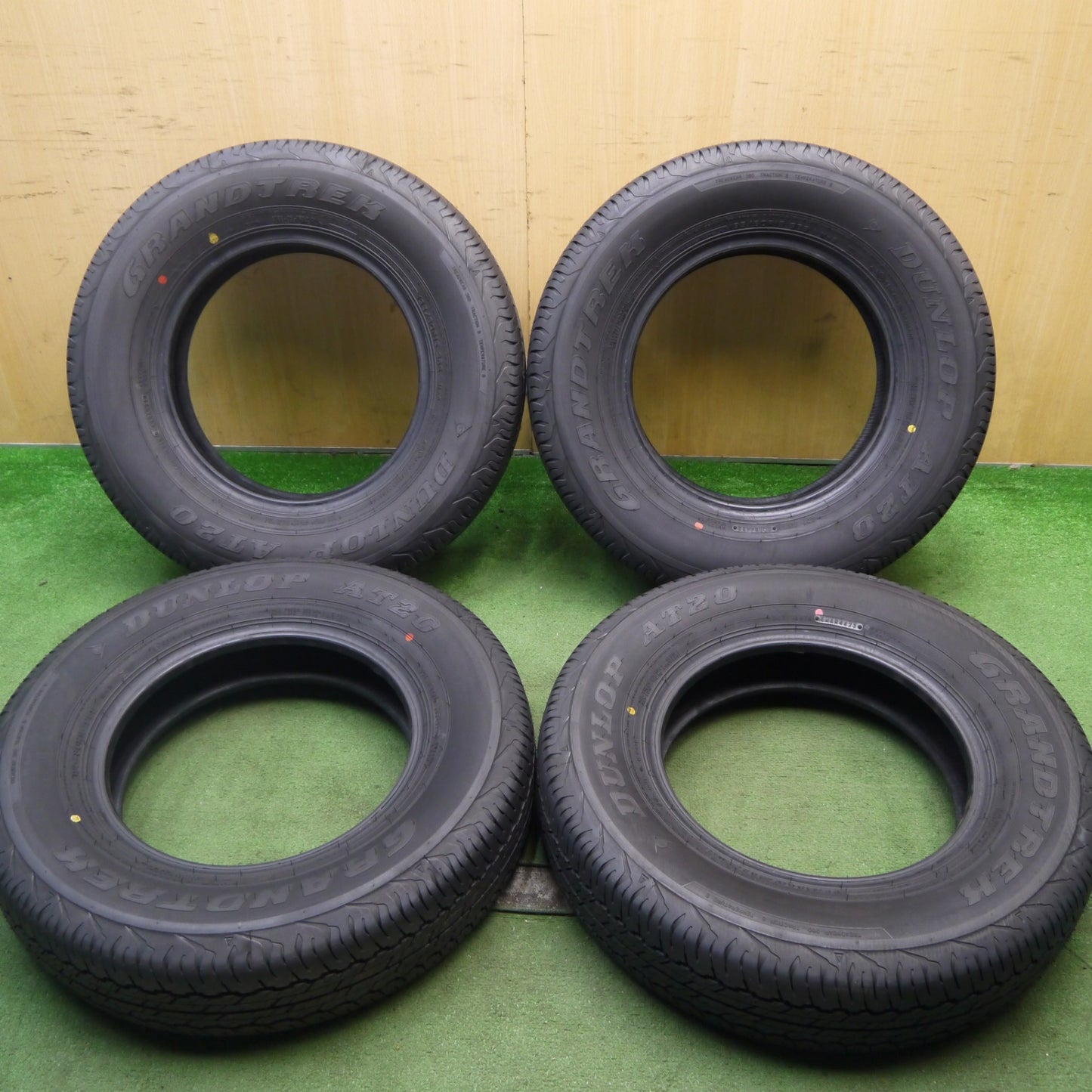 新車外し!23年★195/80R15 ダンロップ AT20 グラントレック 15インチ タイヤ ジムニー シエラ ハイエース 等★5070807Hノタ