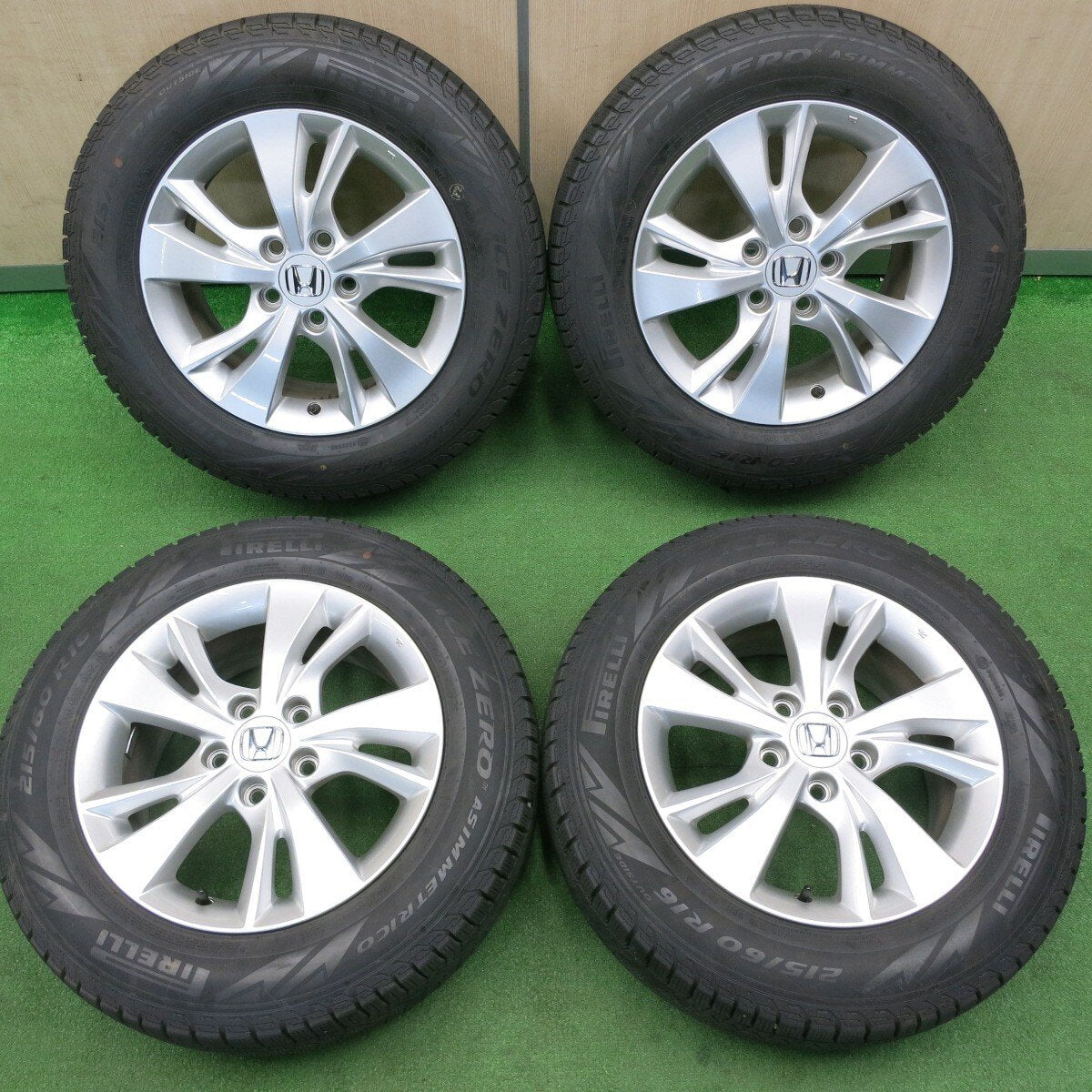 バリ溝!22年!キレイ!9.5分以上★ホンダ ヴェゼル 純正 215/60R16 スタッドレス ピレリ アイスゼロ アシンメトリコ 16インチ PCD114.3/5H★4121606TNス