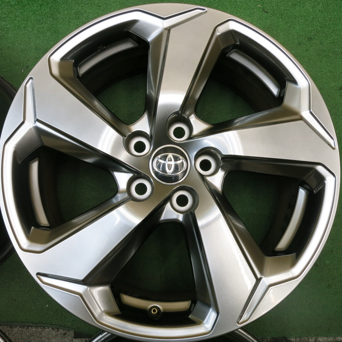 キレイ★トヨタ RAV4 純正 ホイール 18インチ 18×7J ハリアー 等 PCD114.3/5H★5081509HAホ