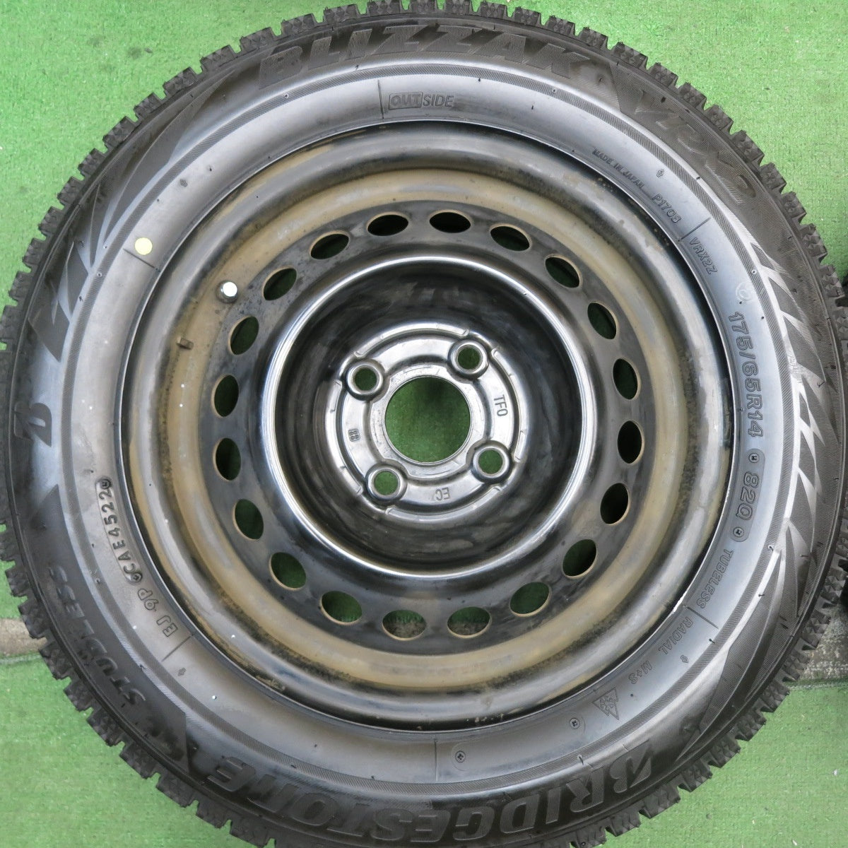 バリ溝!22年!ほぼ10分★スタッドレス 175/65R14 ブリヂストン ブリザック VRX2 スチール ホイール 14インチ PCD100/4H★5070502HAス