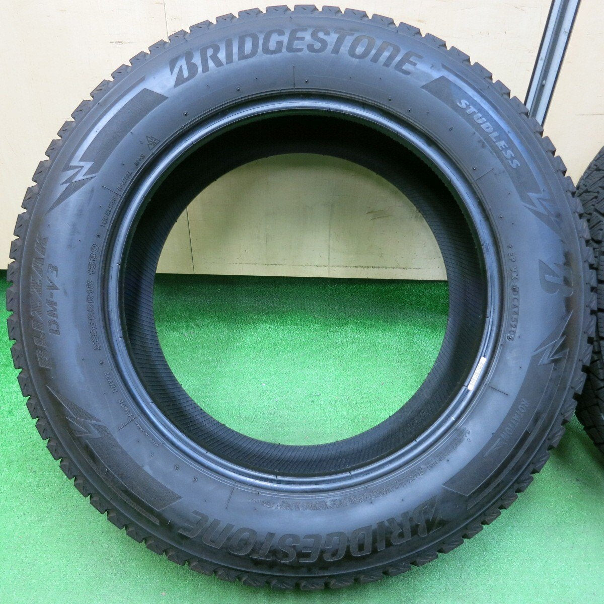 バリ溝!20年!9.5分★スタッドレス 235/65R18 ブリヂストン ブリザック DM-V3 レクサスRX ムラーノ ハリアー等★4041302イスタ