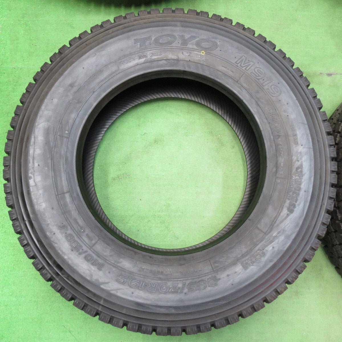 未使用!23年★トラック タイヤ 265/70R19.5 140/138J スタッドレス トーヨー M919 19.5インチ★5010609イスタ
