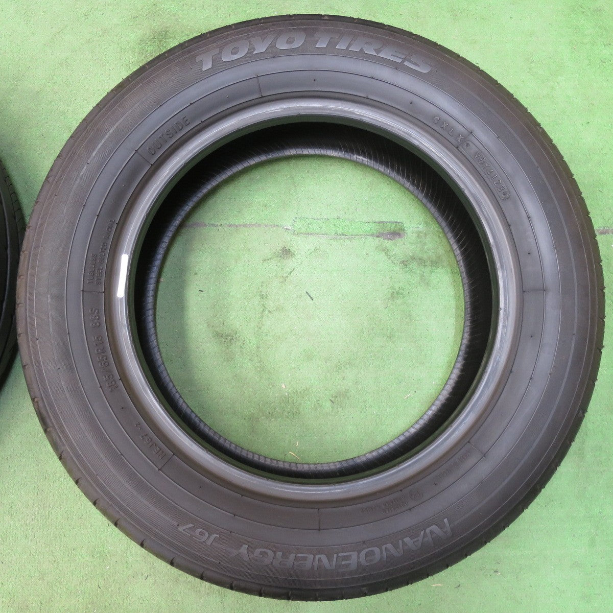 新車外し!23年★185/65R15 トーヨー ナノエナジー J67 タイヤ 15インチ シエンタ ノート デミオ フィット フリード 等★5042902イノタ