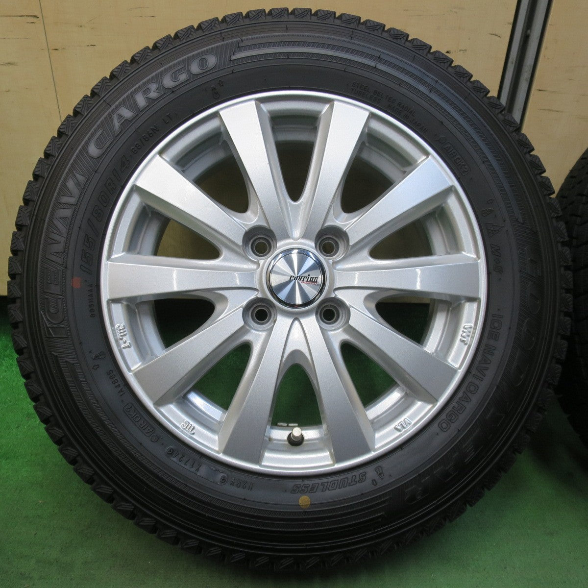 超バリ溝!24年!キレイ!9.5分以上★スタッドレス 155/80R14 88/86N グッドイヤー アイスナビ CARGO ravrion RS01 ラブリオン 14インチ PCD100/4H★5102802イス