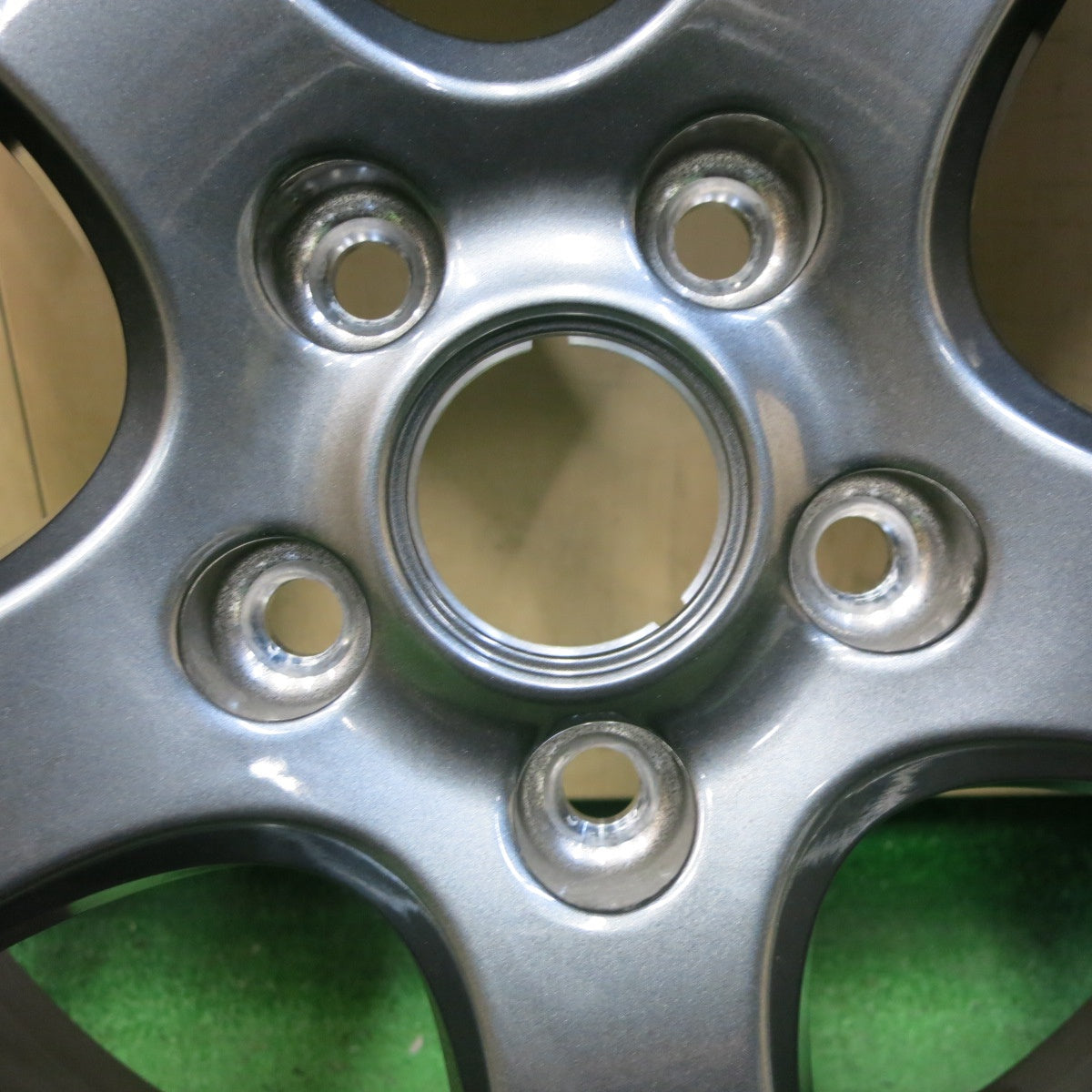 バリ溝!24年!キレイ!9.5分以上★トヨタ bZ4X 純正 235/60R18 スタッドレス ブリヂストン ブリザック DM-V3 18インチ PCD114.3/5H★5091801SKス