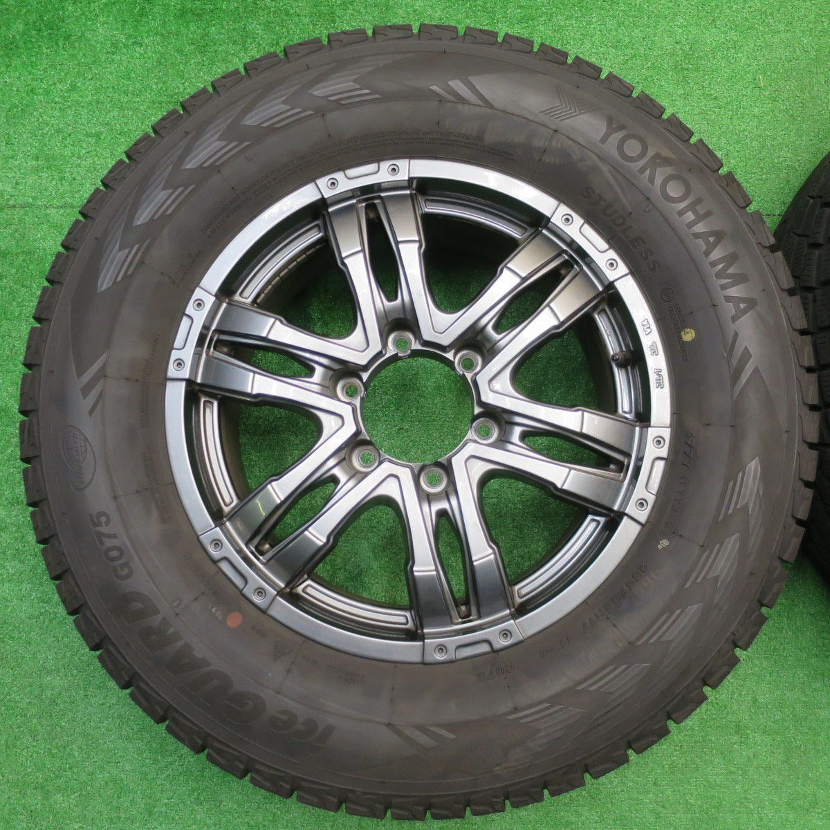 バリ溝!22年!キレイ!9.5分★スタッドレス 265/65R17 ヨコハマ アイスガード G075 MAD CROSS WOLF マッドクロス ウルフ 17インチ PCD139.7/6H★5101701NJス