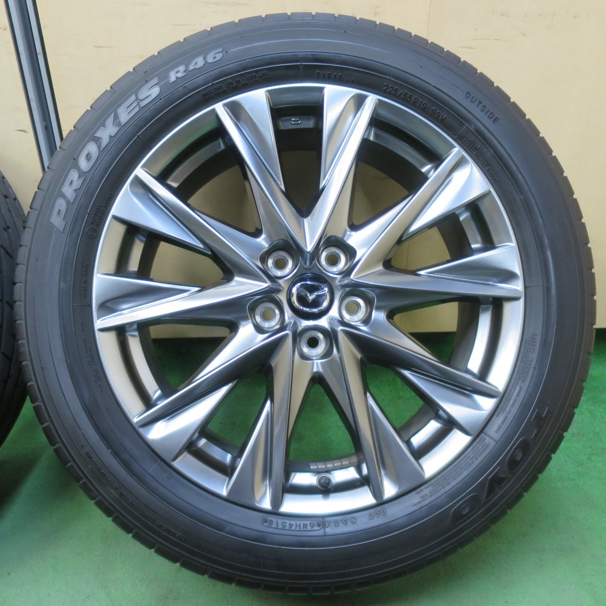 バリ溝!キレイ!8.5分★マツダ CX-8 純正 225/55R19 トーヨー プロクセス R6 19インチ CX8 PCD114.3/5H★5050201イノ