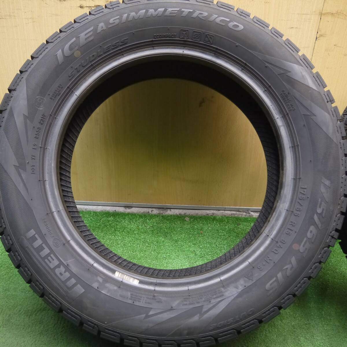 バリ溝!19年!9.5分以上★スタッドレス 175/65R15 ピレリ アイスアシンメトリコ タイヤ アクア ヴィッツ 等★3083006Hスタ