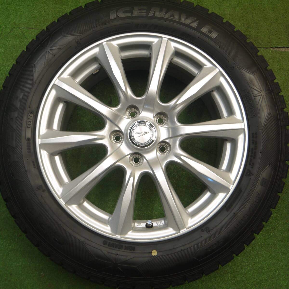 バリ溝!キレイ!9.5分以上★スタッドレス 215/60R17 グッドイヤー アイスナビ6 JOKER ジョーカー 17インチ PCD114.3/5H★5021808Hス