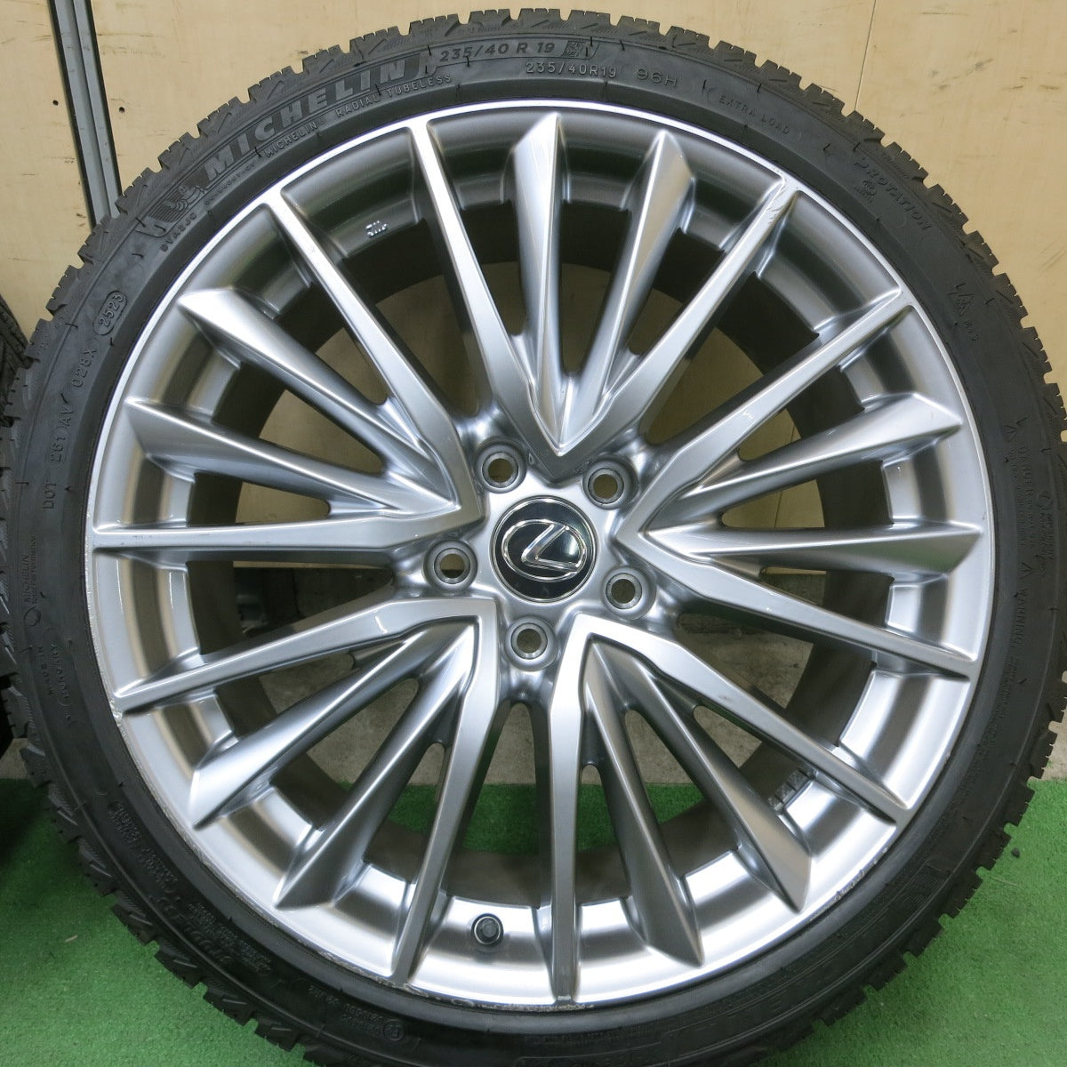 センサー付!23年★レクサス IS バージョンL 純正 235/40R19 スタッドレス ミシュラン X-ICE SNOW 19インチ PCD114.3/5H★5050203TTス