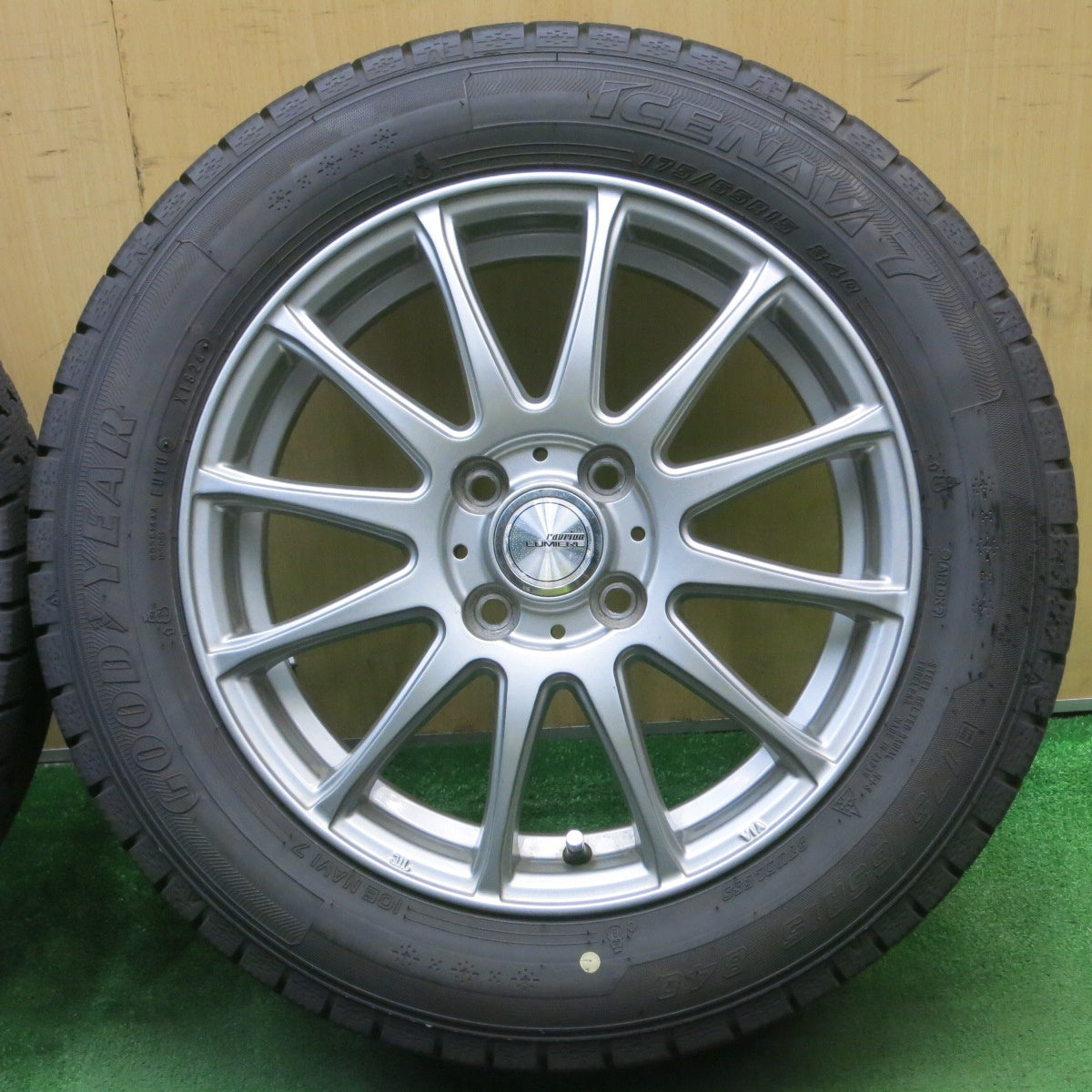 バリ溝!24年!キレイ!9.5分以上★スタッドレス 175/65R15 グッドイヤー アイスナビ7 ravrion LUMIERE ラブリオン 15インチ PCD100/4H★5051707NJス