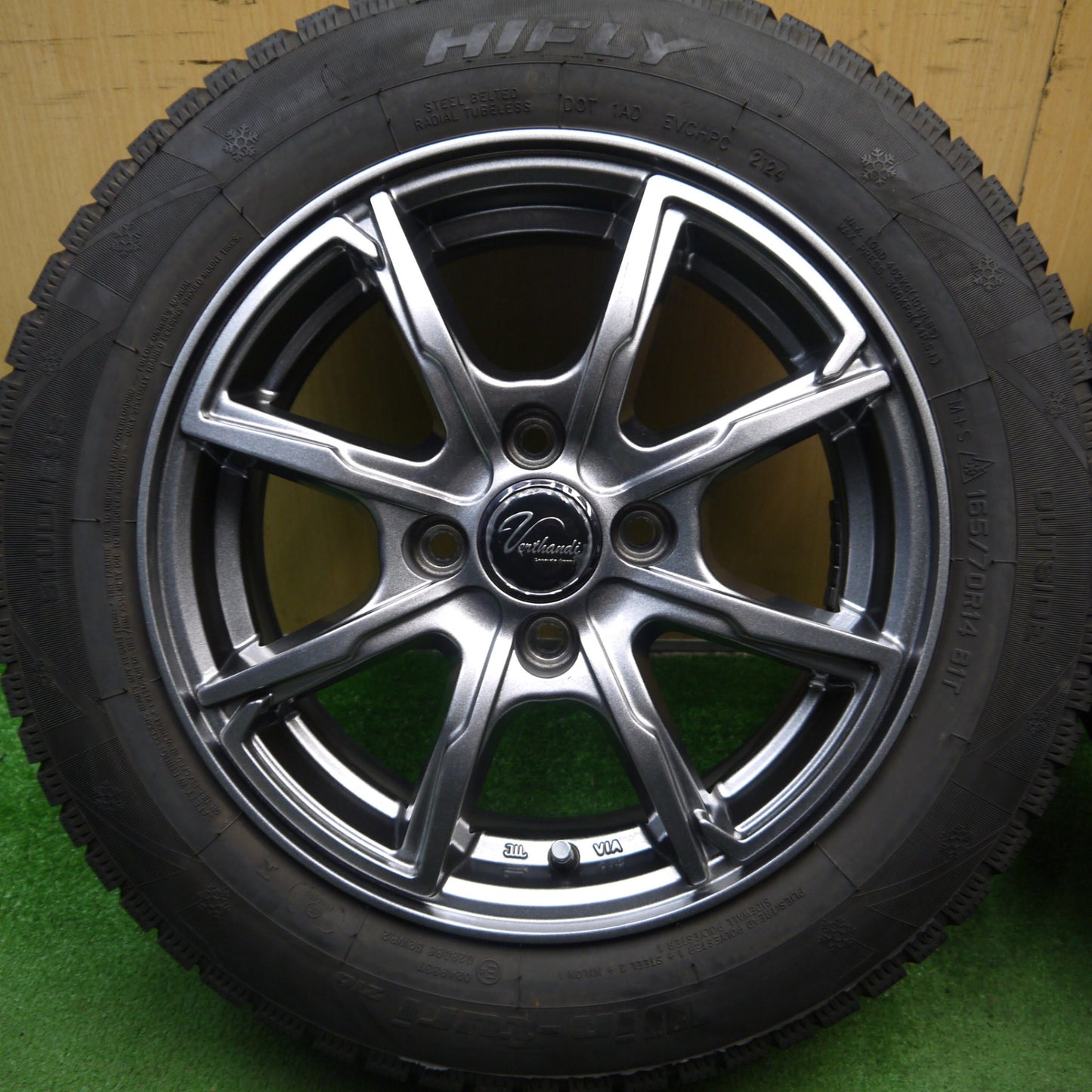 バリ溝!24年!キレイ!9.5分以上★スタッドレス 165/70R14 ハイフライ Win-turi 216 Verthandi ヴェルザンディ ヴェルサンディ 14インチ PCD100/4H★5080108Hス