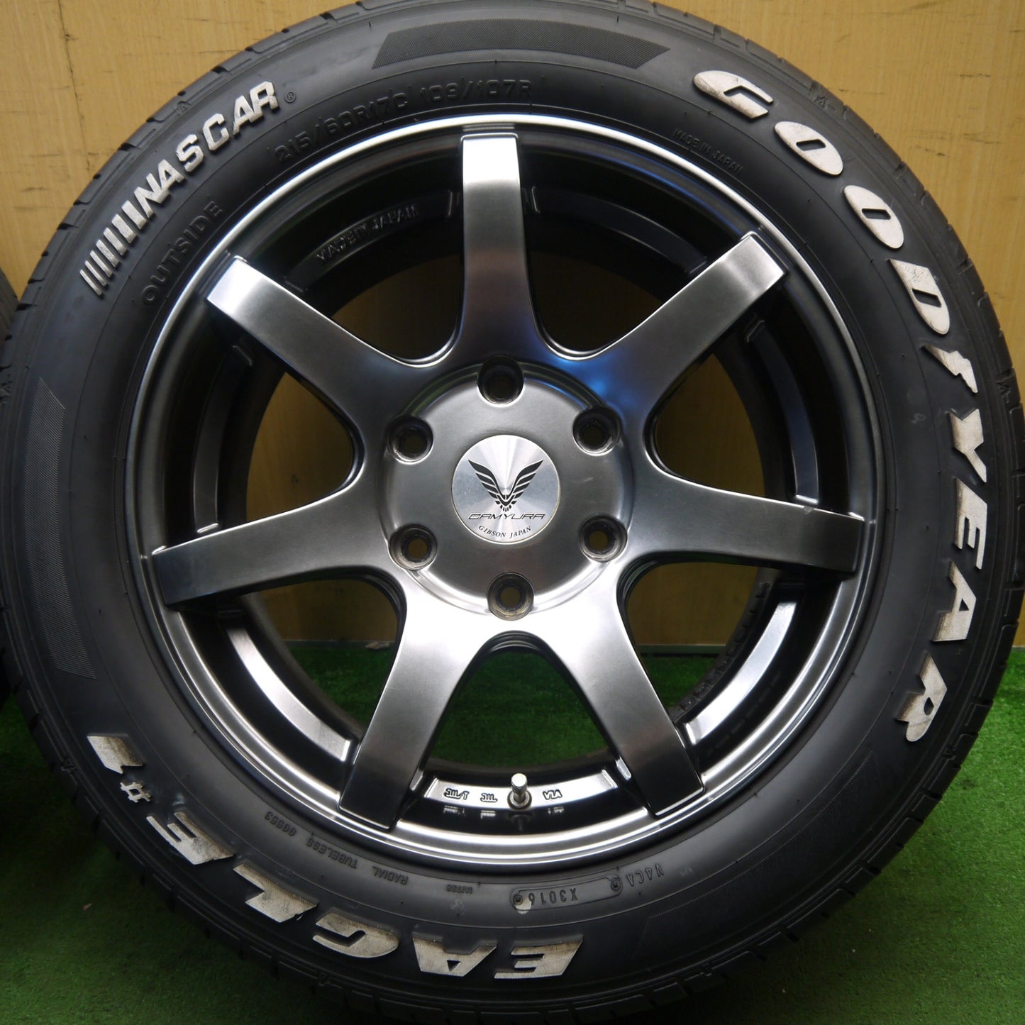 バリ溝!キレイ!9分★CAMYURA GIBSON 215/60R17 109/107R グッドイヤー イーグル #1 ギブソン カミュラ 17インチ PCD139.7/6H★5082605Hノ
