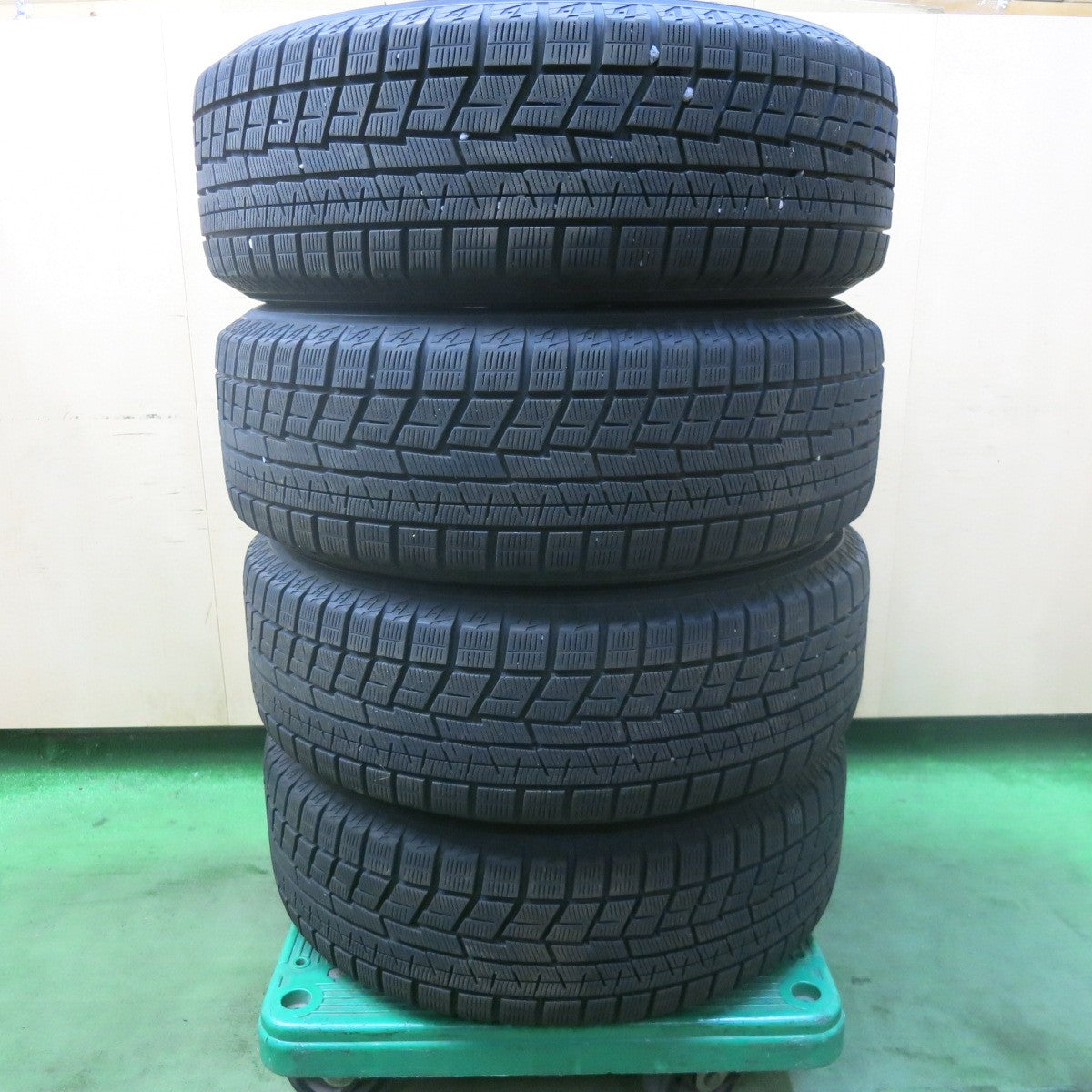 バリ溝!22年!9.5分★スタッドレス 215/65R16 ヨコハマ アイスガード iG60 NIRVANA NV ニルバーナ ニルヴァーナ 16インチ PCD114.3/5H★5123003SKス