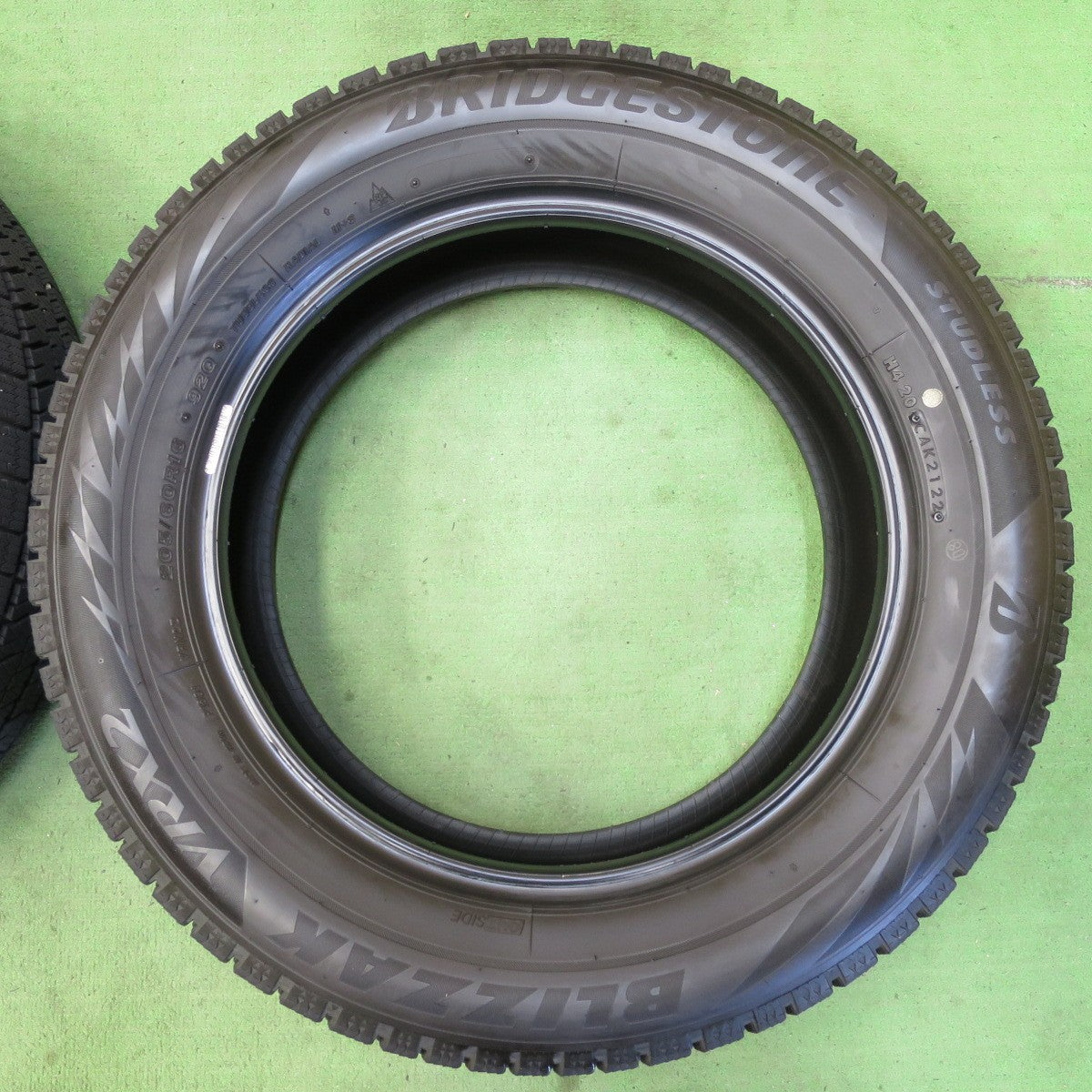 バリ溝!22年!9.5分★スタッドレス 205/60R16 ブリヂストン ブリザック VRX2 タイヤ 16インチ ノア ヴォクシー エスクァイア 等★5041211イスタ