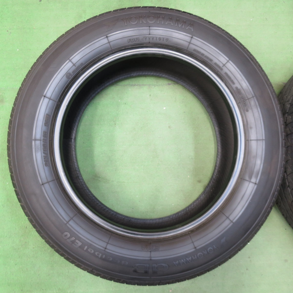 バリ溝!9分★215/60R16 ヨコハマ dB デシベル E70 E70A タイヤ 16インチ アルファード エスティマ オデッセイ ヴェゼル CX-5 等★5061505イノタ