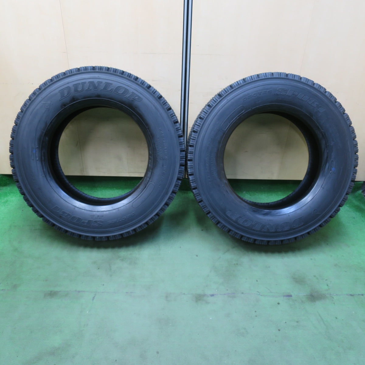 未使用!25年!2本★トラック タイヤ 245/70R19.5 136/134J スタッドレス ダンロップ デクテス SP081 DECTES 19.5インチ★5111602イスタ