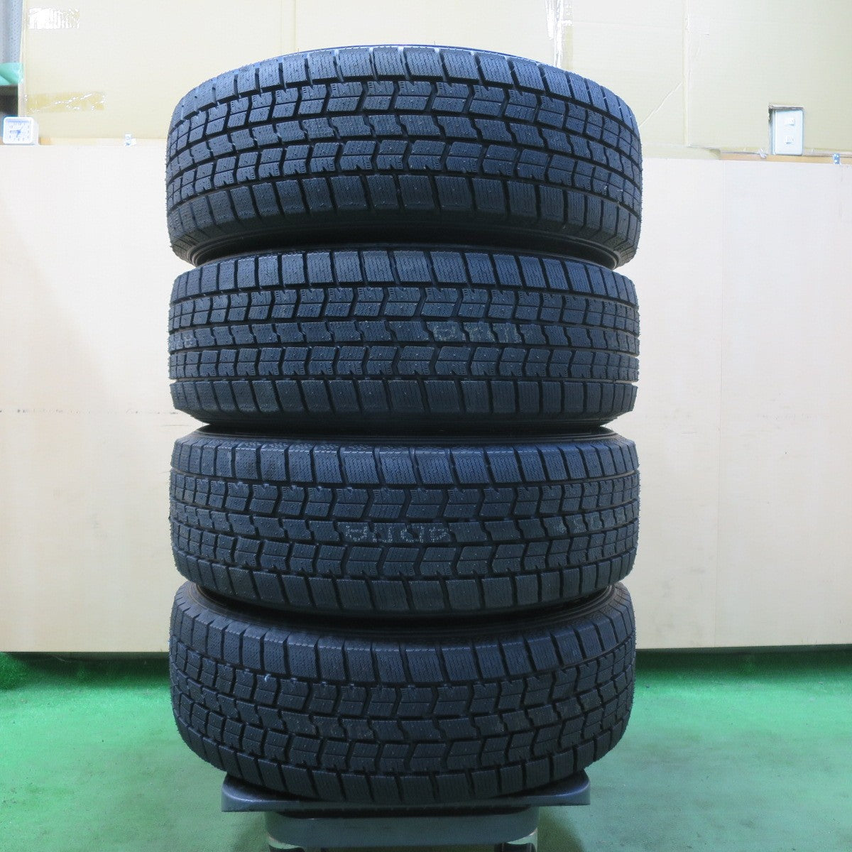 未使用!24年★LOXARNY SPORT 215/60R17 スタッドレス グッドイヤー アイスナビ7 17インチ ロクサーニ スポーツ PCD114.3/5H★5071602イス