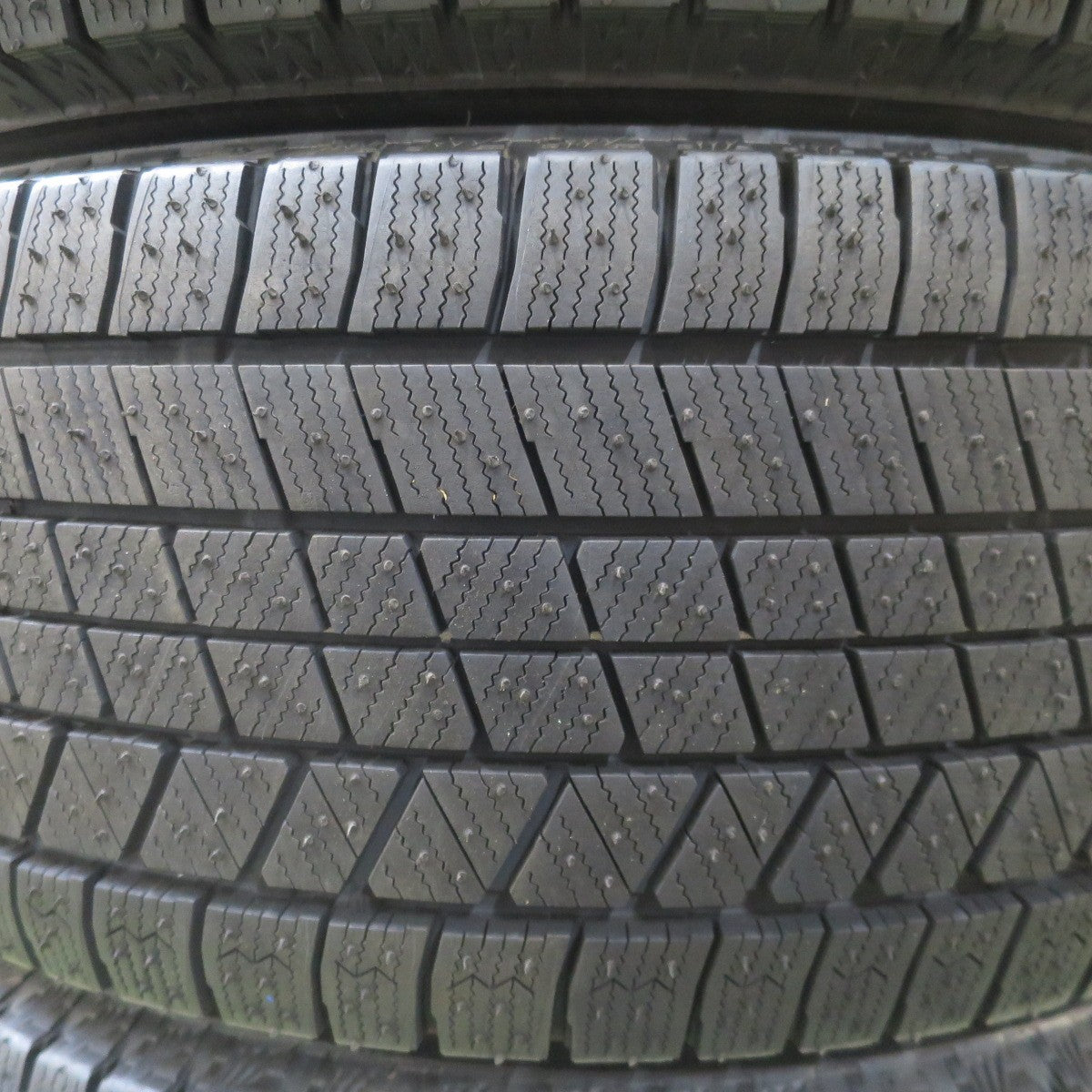 ほぼ未使用!24年!キレイ!センサー付◎レクサス LBX 純正 225/55R18 スタッドレス ブリヂストン ブリザック VRX3 18インチ PCD114.3/5H◎6101901NGス