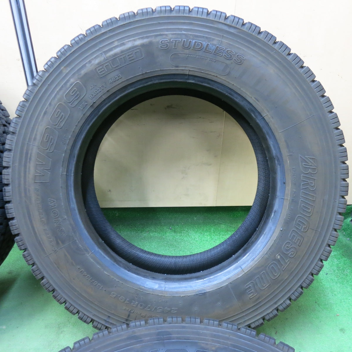 バリ溝!23年!9.5分★トラック タイヤ 245/70R19.5 136/134J スタッドレス ブリヂストン W999 19.5インチ★5053008SYスタ