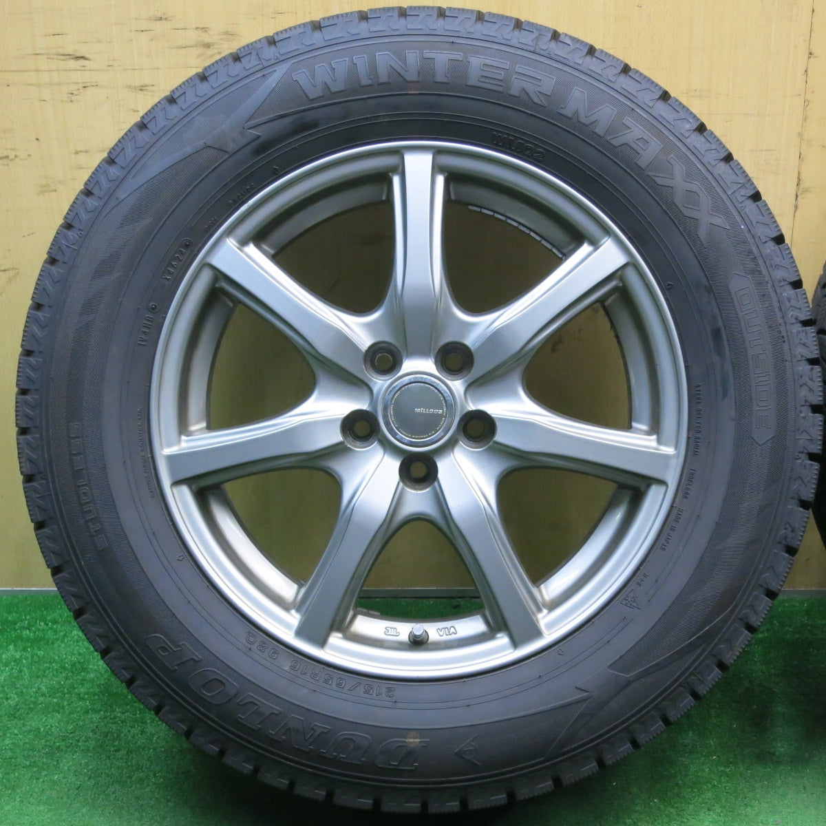 バリ溝!24年!キレイ!9.5分以上★XV 等 215/65R16 スタッドレス ダンロップ ウインターマックス WM02 MiLLOUS ミルアス 16インチ PCD100/5H★5050408NJス