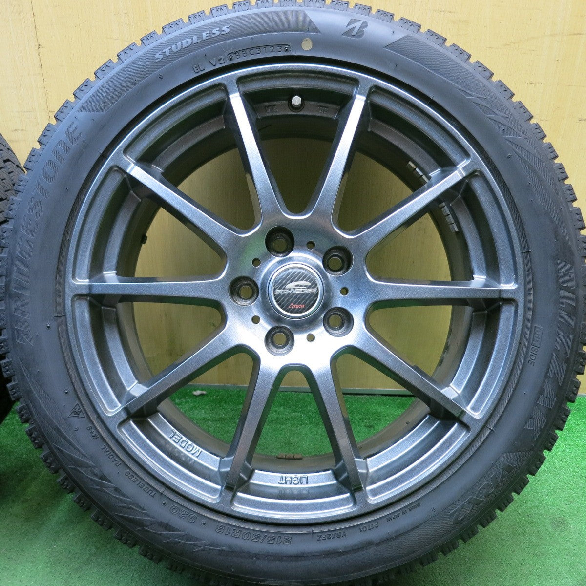 バリ溝!23年!キレイ!9.5分★スタッドレス 215/50R18 ブリヂストン ブリザック VRX2 SCHNEIDER シュナイダー 18インチ PCD114.3/5H★5092009HAス