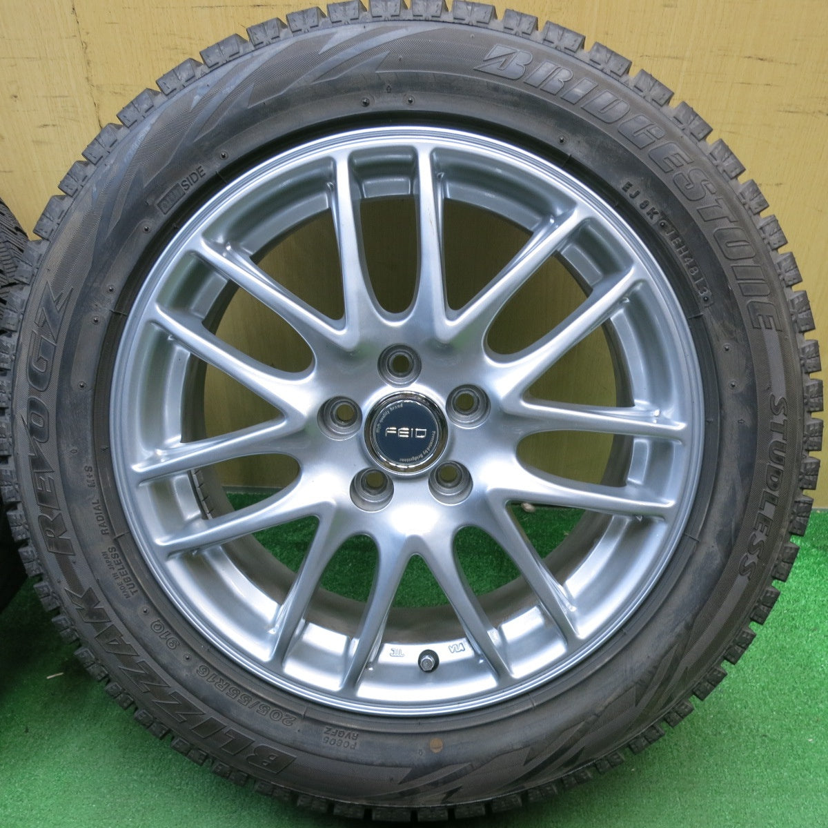バリ溝!キレイ!9.5分★インプレッサ 等 205/55R16 スタッドレス ブリヂストン ブリザック REVO GZ FEID 16インチ PCD100/5H★5042205TNス