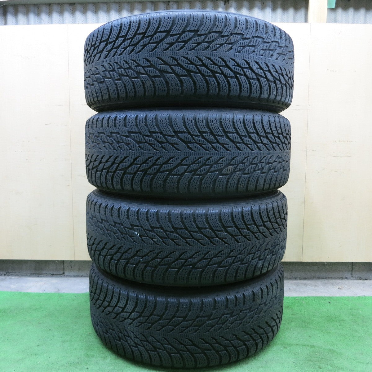 バリ溝!キレイ!8.5分★BMW 等 KELLENERS 255/55R20 スタッドレス ノキアンタイヤ ハッカペリッタ R3 SUV ケレナーズ 20インチ PCD112/5H★5041102ナス