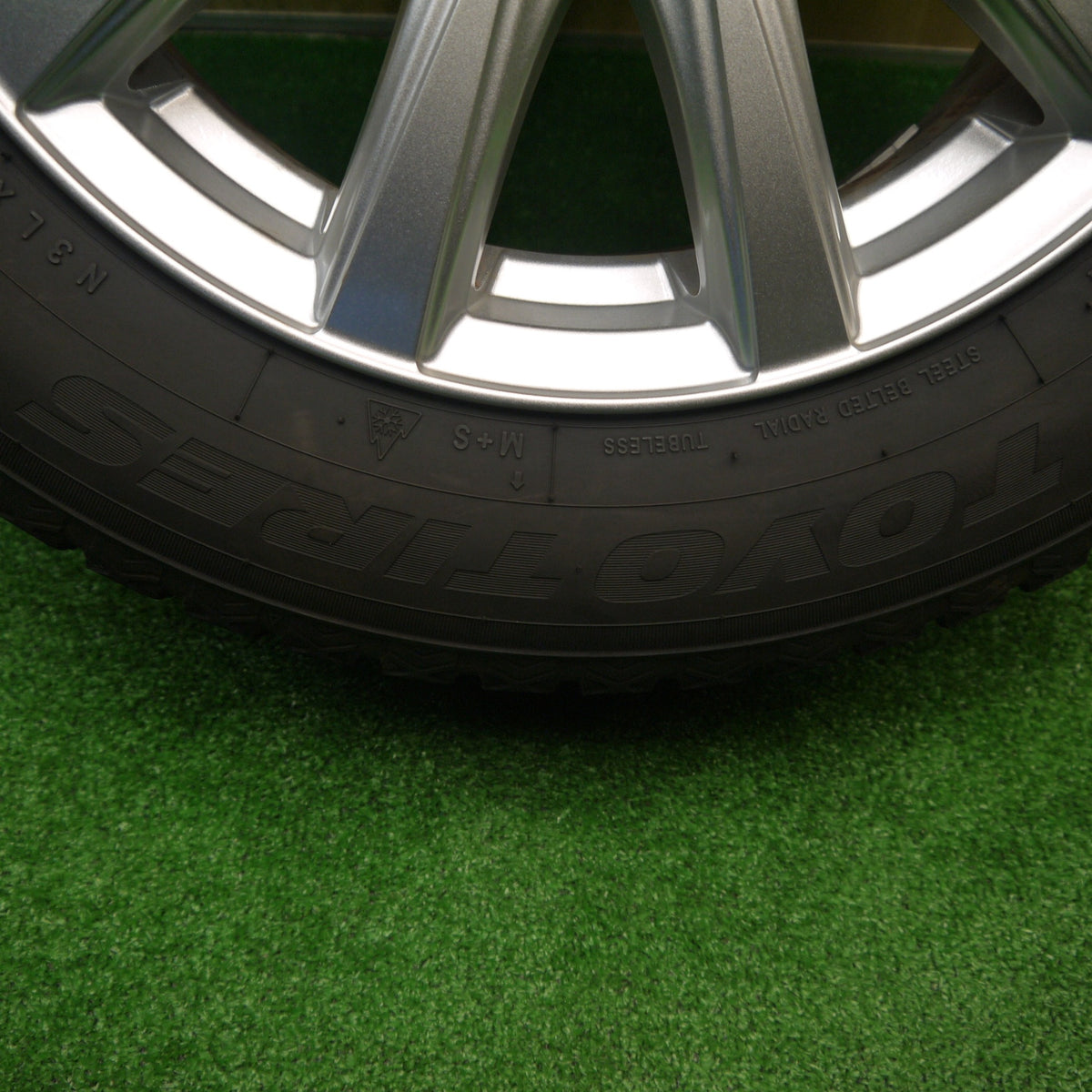 バリ溝!23年!キレイ!8.5分!1本★プリウス シエンタ 等 185/65R15 スタッドレス トーヨー オブザーブ GIZ2 JOKER ジョーカー 15インチ PCD100/5H★5101409Hス