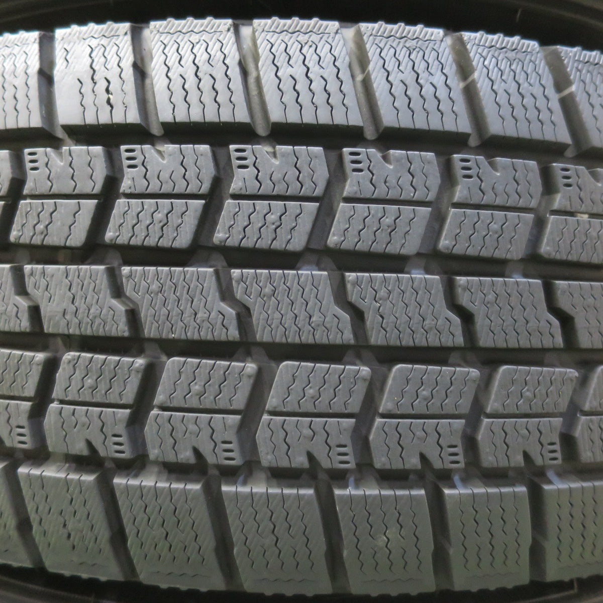 バリ溝!23年!キレイ!ほぼ10分★スタッドレス 205/60R16 グッドイヤー アイスナビ7 WAREN ヴァーレン 16インチ PCD114.3/5H★5072410イス