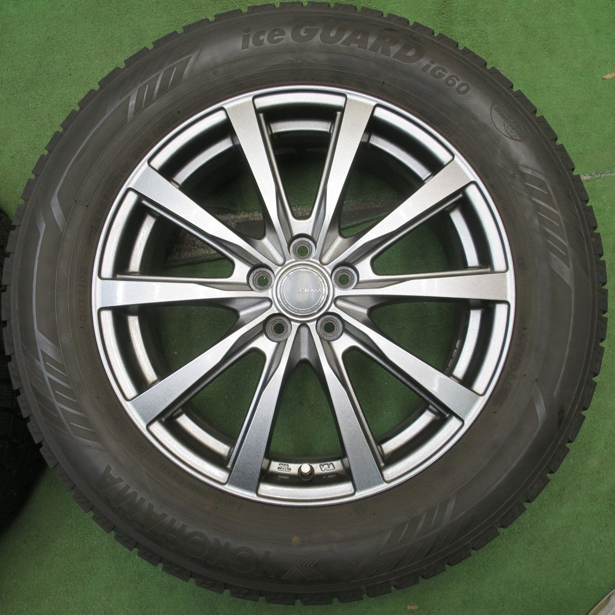 バリ溝!21年!キレイ!9.5分★XV 等 225/60R17 スタッドレス ヨコハマ アイスガード iG60 GRASS グラス 17インチ PCD100/5H★5093007NJス