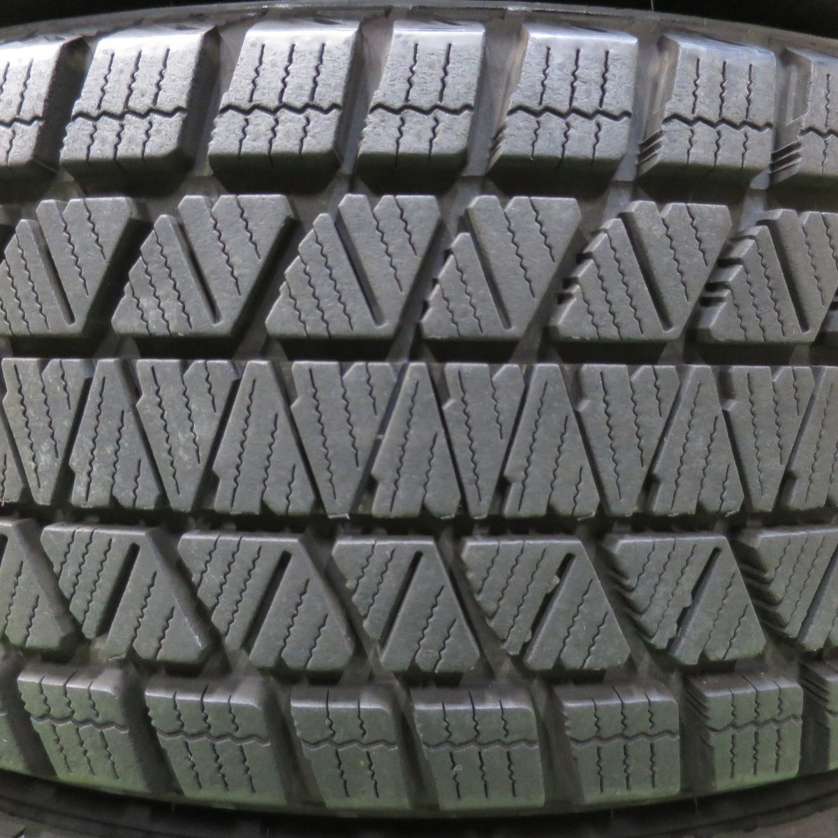バリ溝!22年!9.5分★スタッドレス 225/65R17 ブリヂストン ブリザック DM-V3 タイヤ 17インチ ハリアー RAV4 エクストレイル CX-5 等★5121706イスタ