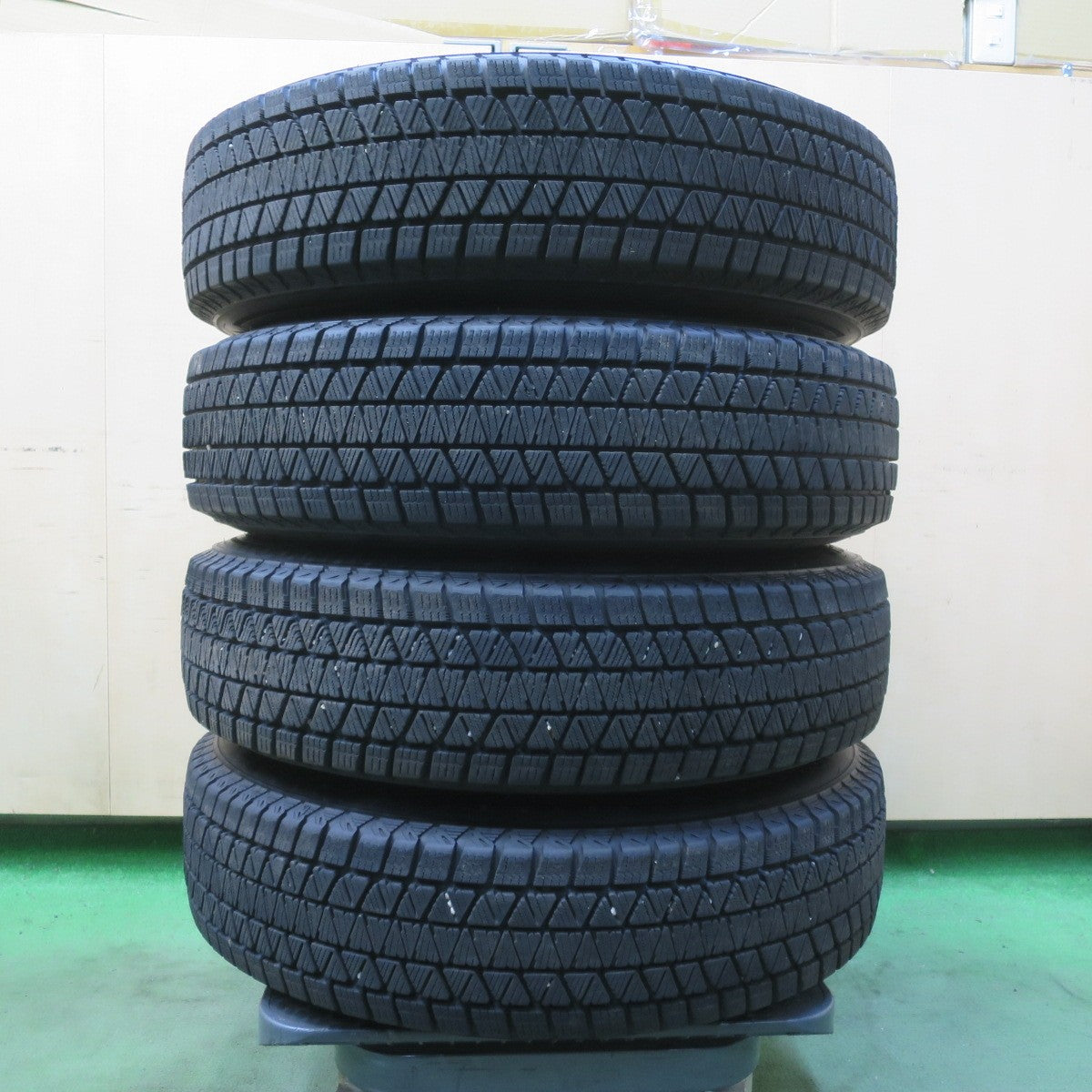 バリ溝!24年!キレイ!9分★スタッドレス 175/80R16 ブリヂストン ブリザック DM-V3 KAZERA H301 カゼラ 16インチ PCD139.7/5H★6060906イス