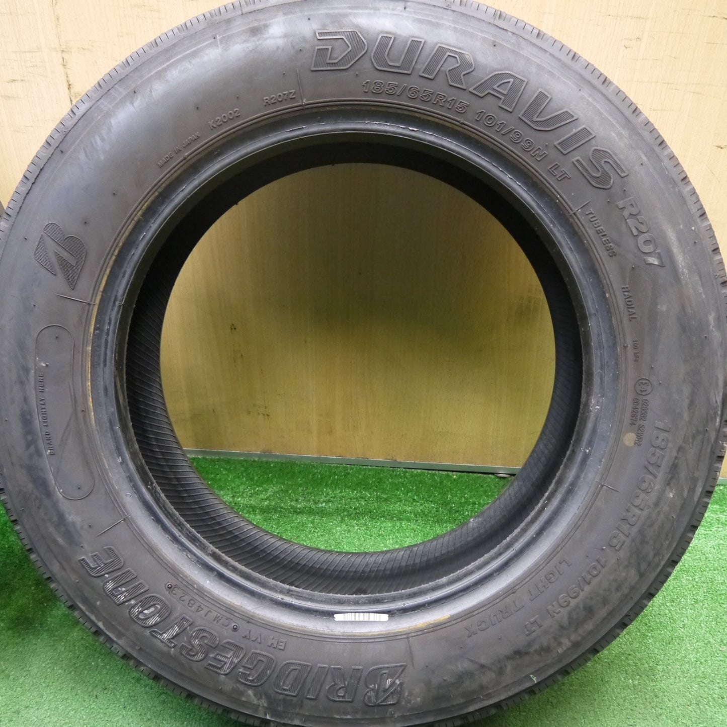 バリ溝!24年!8.5分★小型 トラック バス タイヤ 185/65R15 101/99N ブリヂストン デュラビス R207 DURAVIS 15インチ★5052603Hノタ