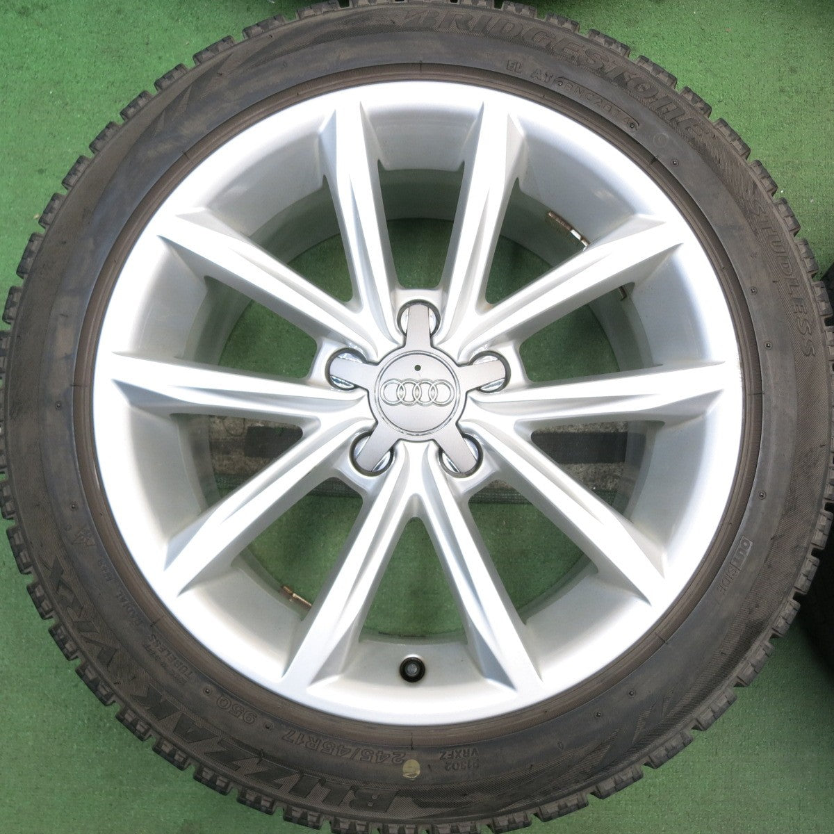 バリ溝!8.5分★アウディ TT 純正 245/45R17 スタッドレス ブリヂストン ブリザック VRX 17インチ PCD112/5H★5092701HAス