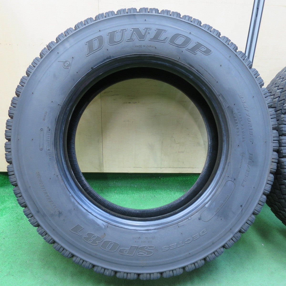 2本 23年★トラック タイヤ 245/70R19.5 136/134J スタッドレス ダンロップ デクテス SP081 DECTES 19.5インチ★5010613イスタ