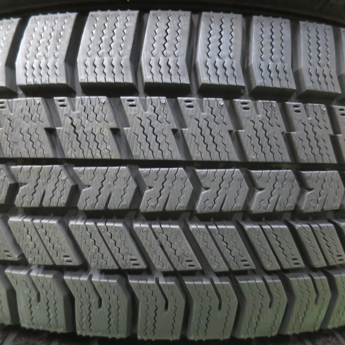 バリ溝!24年!ほぼ10分★スタッドレス 195/65R15 グッドイヤー アイスナビ8 タイヤ 15インチ プリウス ノア ヴォクシー ステップワゴン 等★5121708イスタ