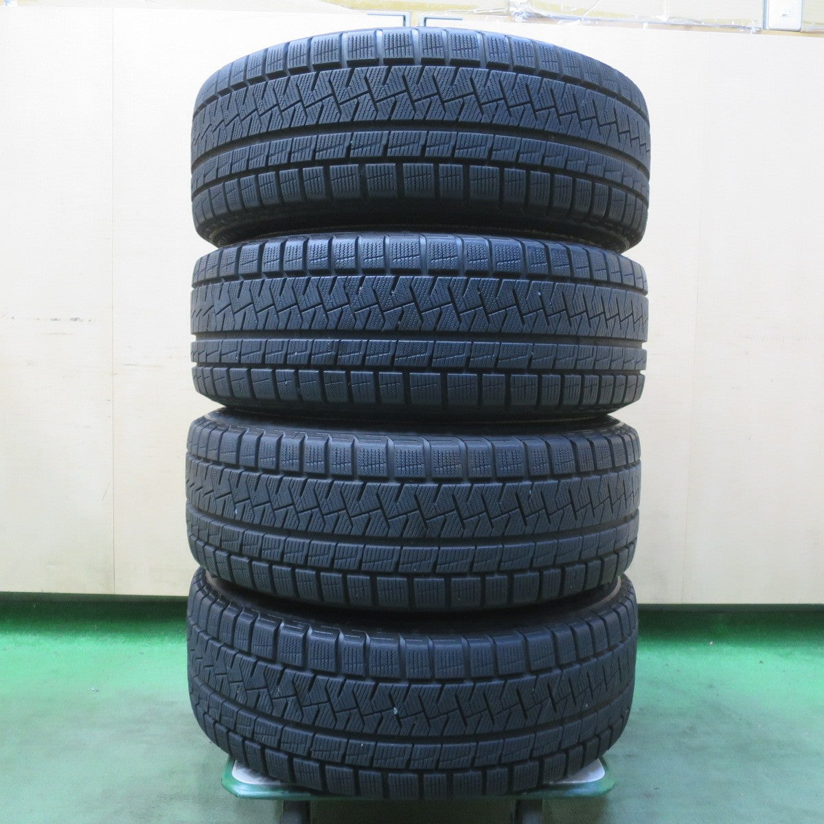 バリ溝!8.5分◎シトロエン プジョー 等 MAK Antibes 195/55R16 スタッドレス ピレリ アイス アシンメトリコ マック アンチバス 16インチ PCD108/4H◎6081704イス