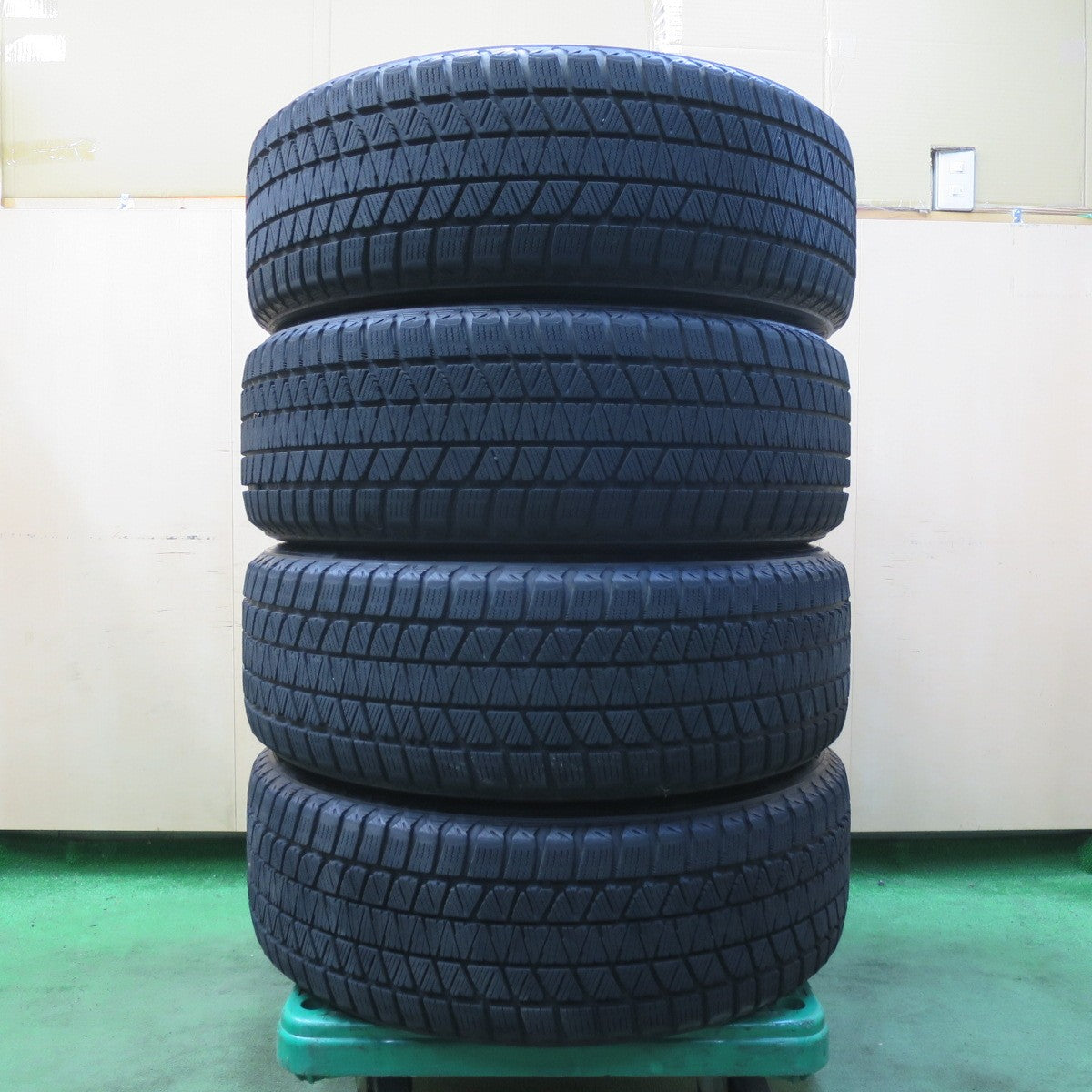 センサー付!キレイ!21年★レクサス RX バージョンL 純正 235/55R20 スタッドレス ブリヂストン ブリザック DM-V3 20インチ PCD114.3/5H★5042607イス