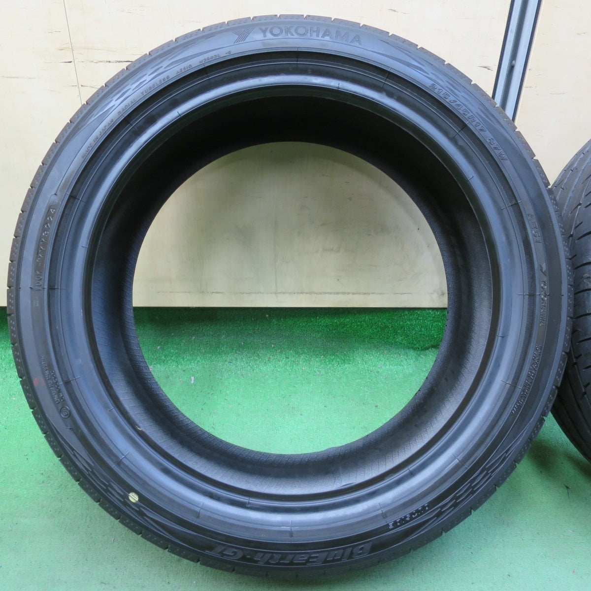 新車外し!24年★215/45R17 ヨコハマ BluEarth-GT AE51 タイヤ 17インチ カローラ ツーリング プリウス 86 BRZ 等★5051703イノタ
