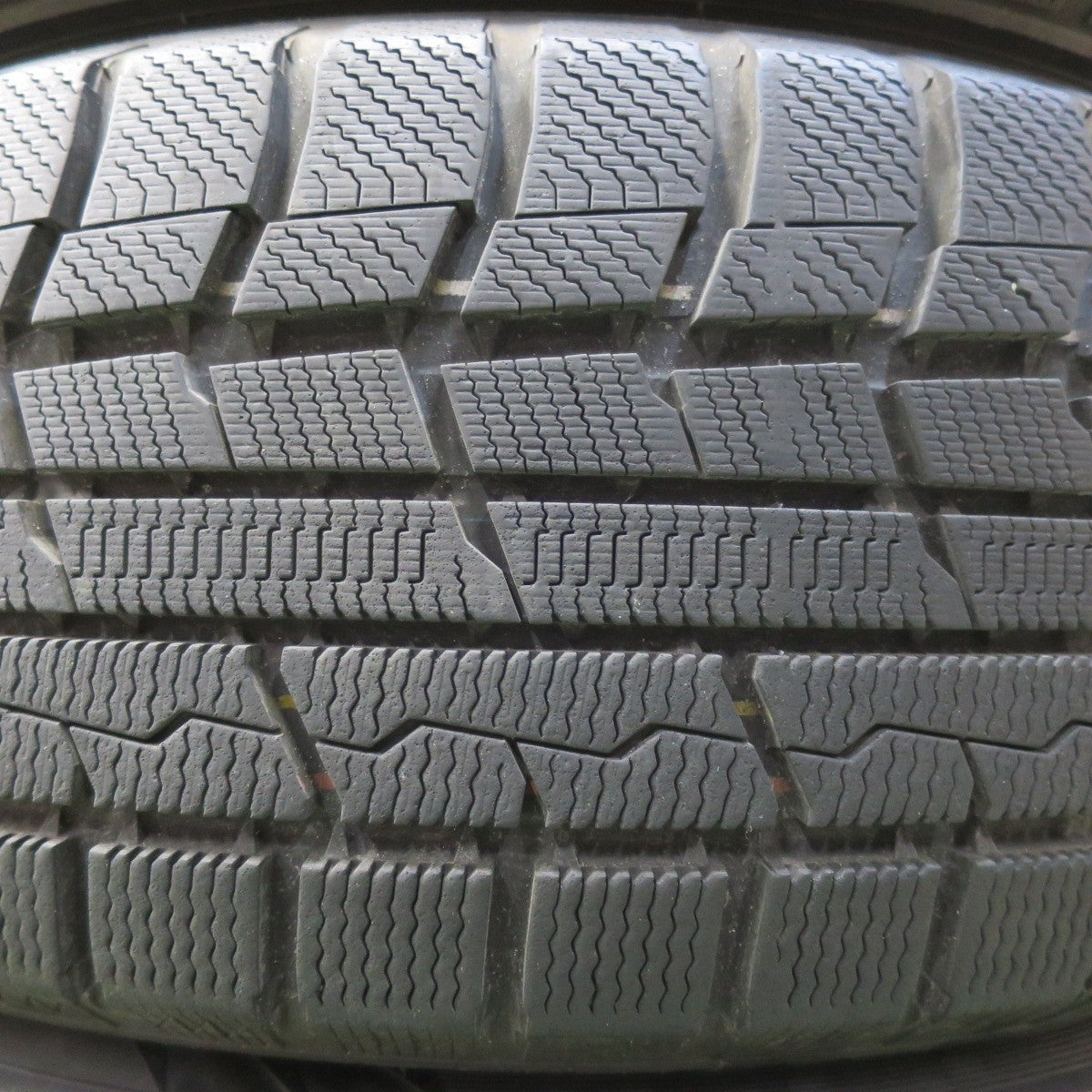 バリ溝!キレイ!9.5分以上★スタッドレス 225/60R17 トーヨー ウインター トランパス TX JOKER ジョーカー 17インチ PCD114.3/5H★5032401イス