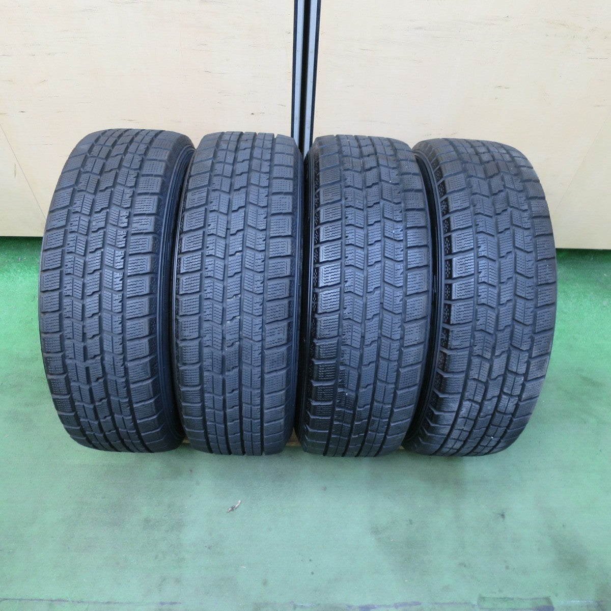 バリ溝!キレイ!9.5分★シエンタ 等 185/60R15 スタッドレス グッドイヤー アイスナビ7 ravrion RS01 ラブリオン 15インチ PCD100/5H★5092504TTス