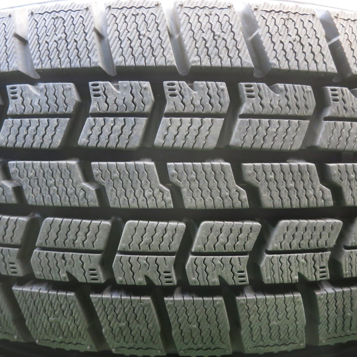 バリ溝!24年!キレイ!9.5分以上★LOXARNY SPORT 195/65R16 スタッドレス グッドイヤー アイスナビ7 ロクサーニ スポーツ 16インチ PCD100/4H★5042703HAス