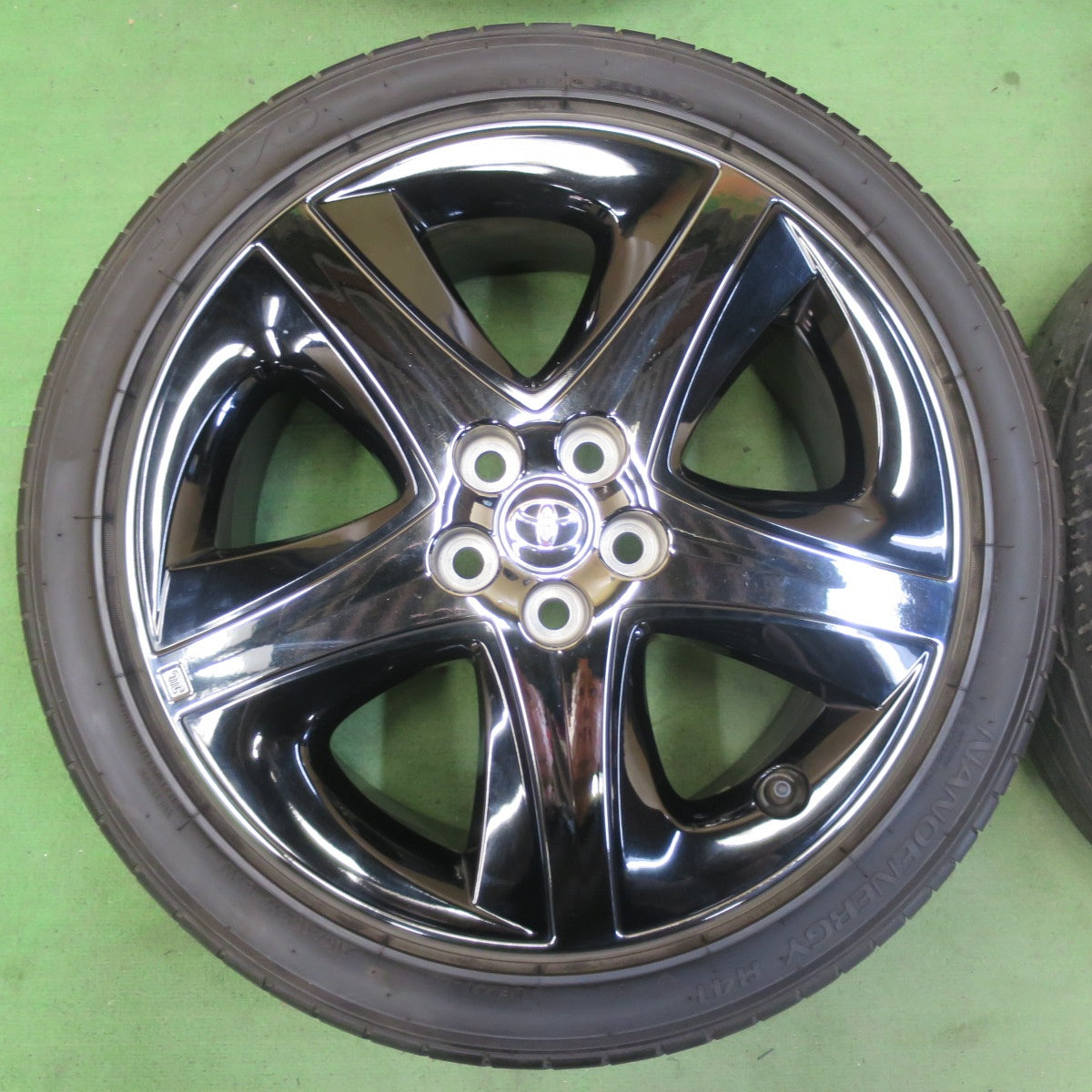 バリ溝!キレイ!9分★トヨタ 50系 プリウス ツーリング ブラックエディション 純正 215/45R17 トーヨー ナノエナジー R41 17インチ PCD100/5H★5052003イノ