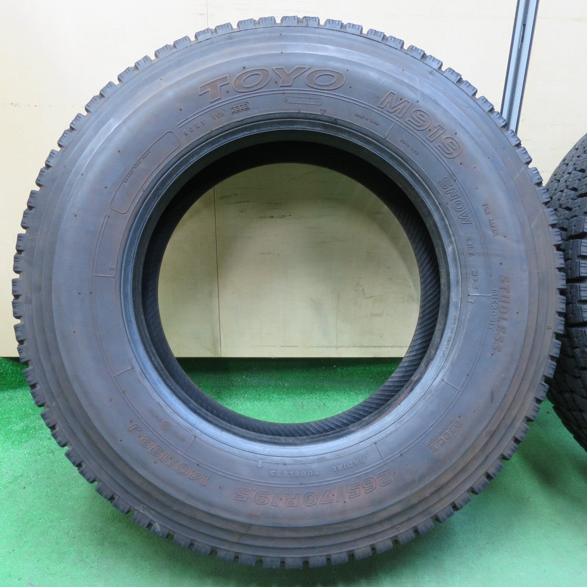 バリ溝!23年!9.5分!2本★トラック タイヤ 265/70R19.5 140/138J スタッドレス トーヨー M919 19.5インチ★5010608イスタ
