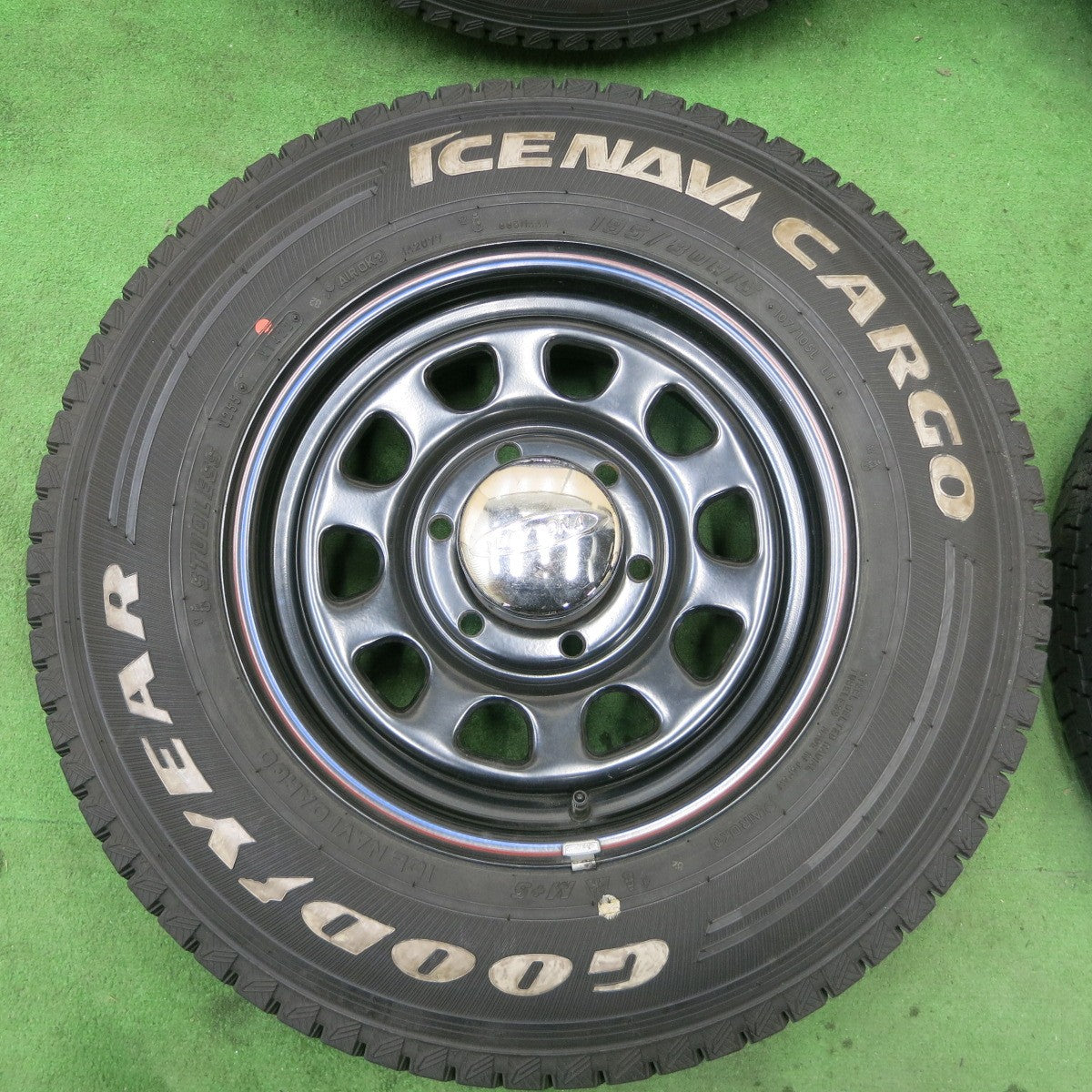 バリ溝!22年!キレイ!9.5分★ハイエース 等 195/80R15 107/105L DAYTONA スタッドレス グッドイヤー アイスナビ カーゴ デイトナ 15インチ PCD139.7/6H★5050701ナス