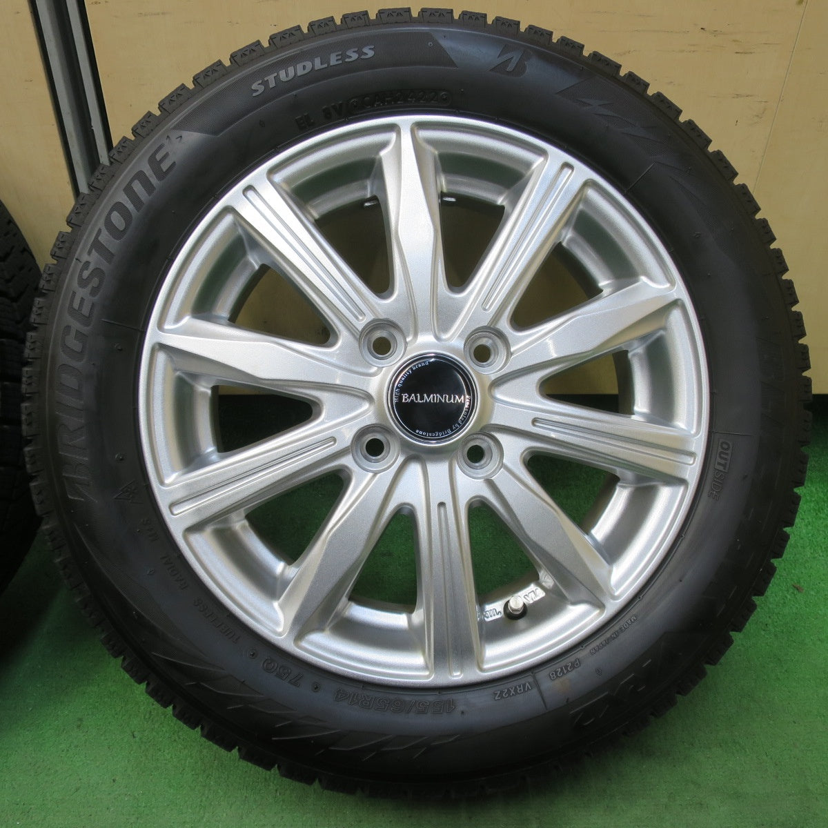 バリ溝!22年!キレイ!9分★スタッドレス 155/65R14 ブリヂストン ブリザック VRX2 BALMINUM バルミナ 14インチ PCD100/4H★5053107イス